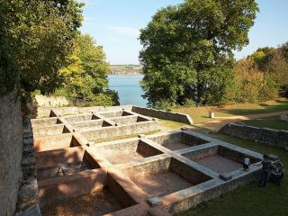 cuves-a-garum-plomarch-c-laurent-guilliams-5edd4ccfe135a.jpeg